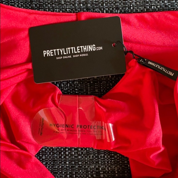 PrettyLittleThings- Red High Waisted / High Leg - Picture 4 of 5